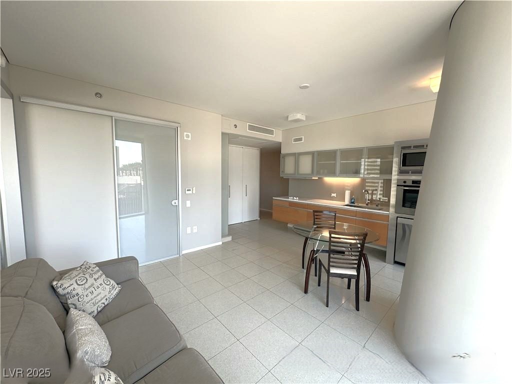 3726 Las Vegas Boulevard 806