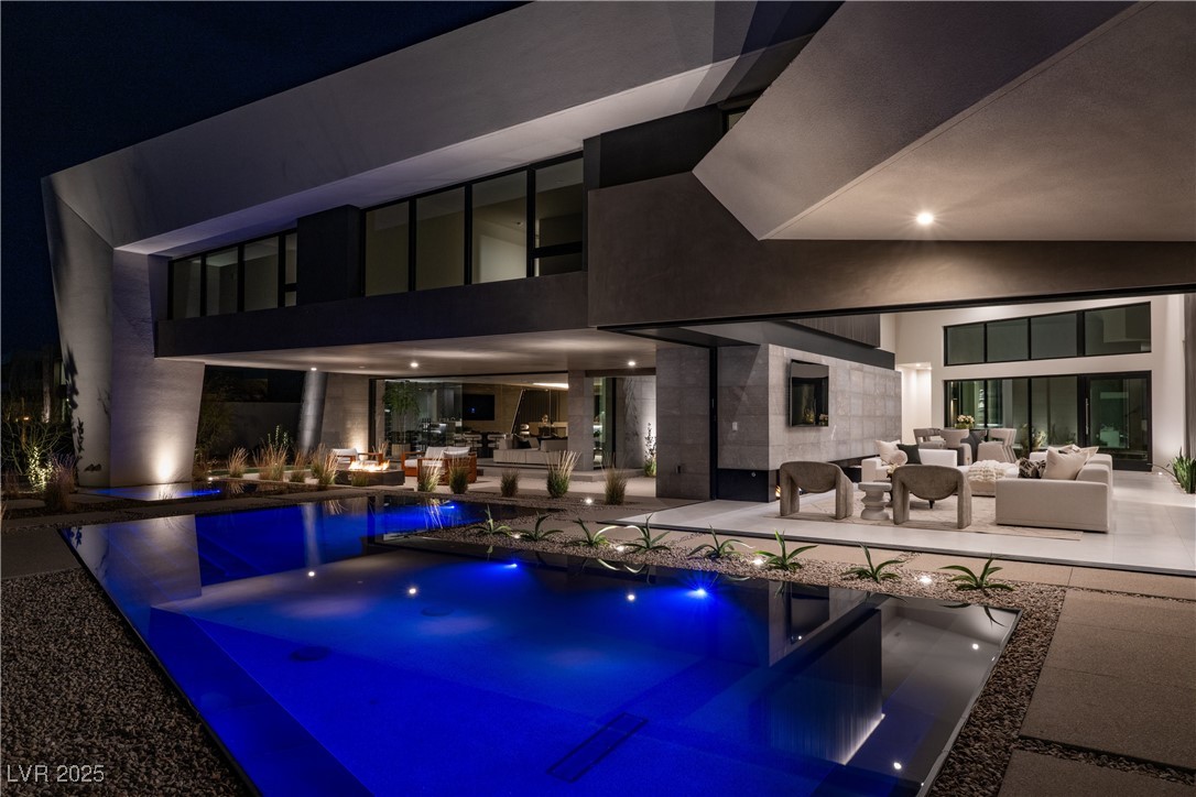 8 Chisel Crest Court