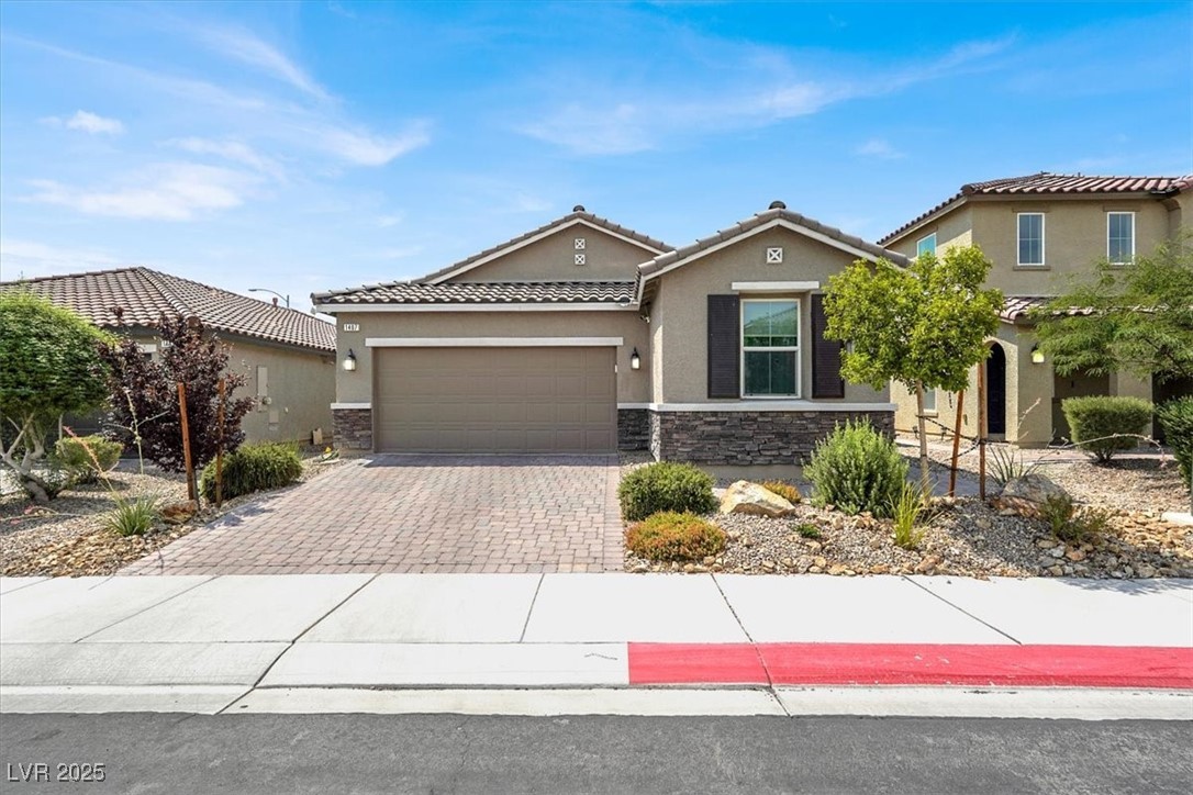 1407 Majestic Pond Avenue