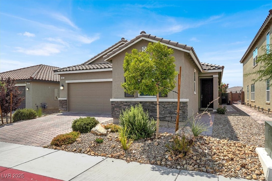 1407 Majestic Pond Avenue