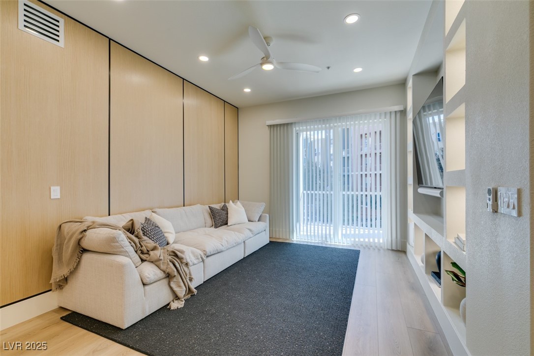 Las Vegas, Nevada 89123, United States, 2 Bedrooms Bedrooms, ,2 BathroomsBathrooms,Residential,Active,238281