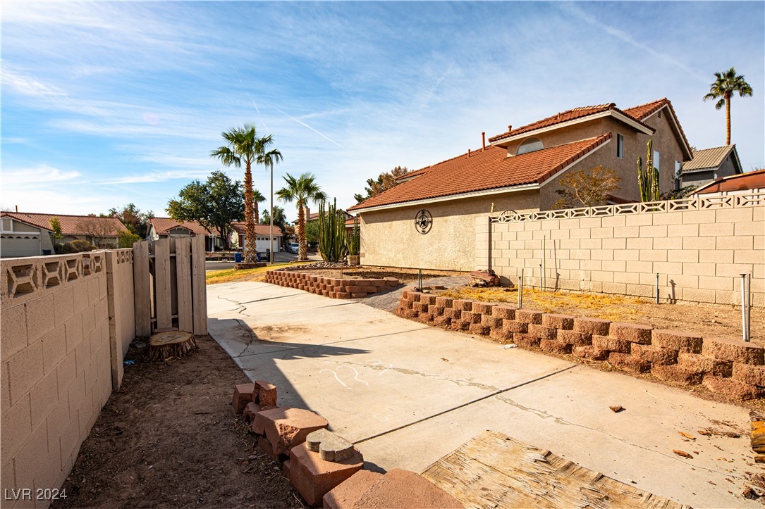 321 Simon Bolivar Drive, Henderson, Nevada image 44