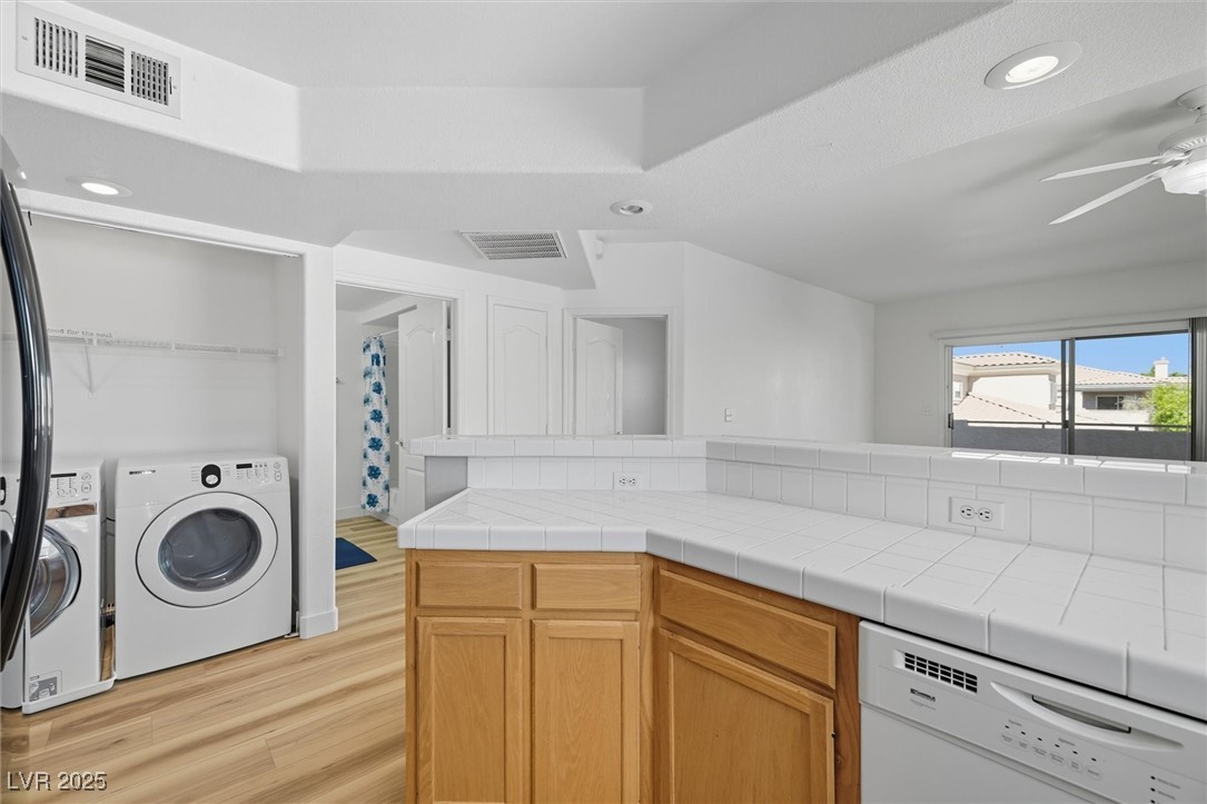 Las Vegas, Nevada 89108, United States, 2 Bedrooms Bedrooms, ,2 BathroomsBathrooms,Residential,Active,220616