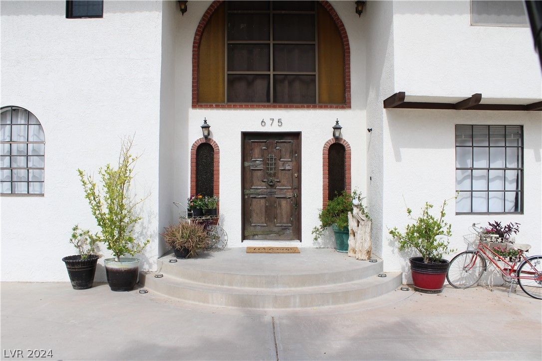 Photo 4 of 75 of 675 N Los Feliz Street house
