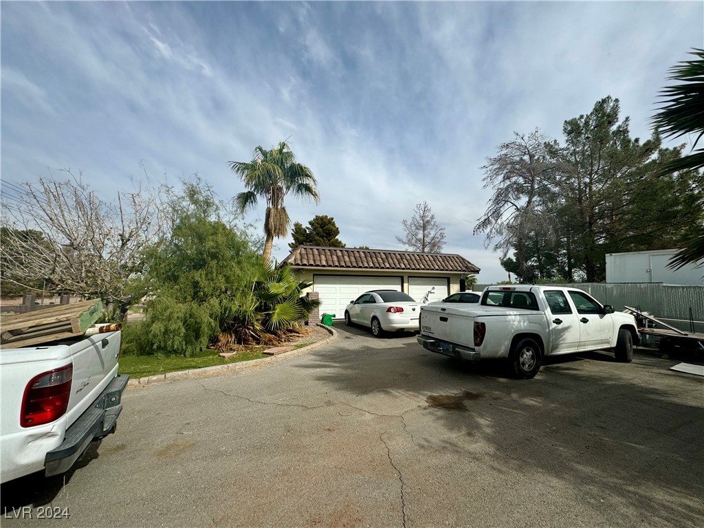 6010 Annie Oakley Drive, Las Vegas, Nevada image 12