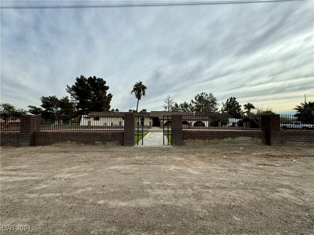 6010 Annie Oakley Drive, Las Vegas, Nevada image 6