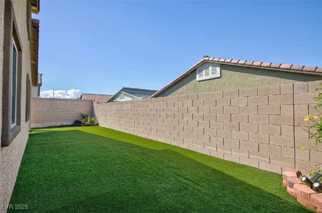 Henderson, Nevada 89044, United States, 3 Bedrooms Bedrooms, ,2 BathroomsBathrooms,Residential,Active,214700