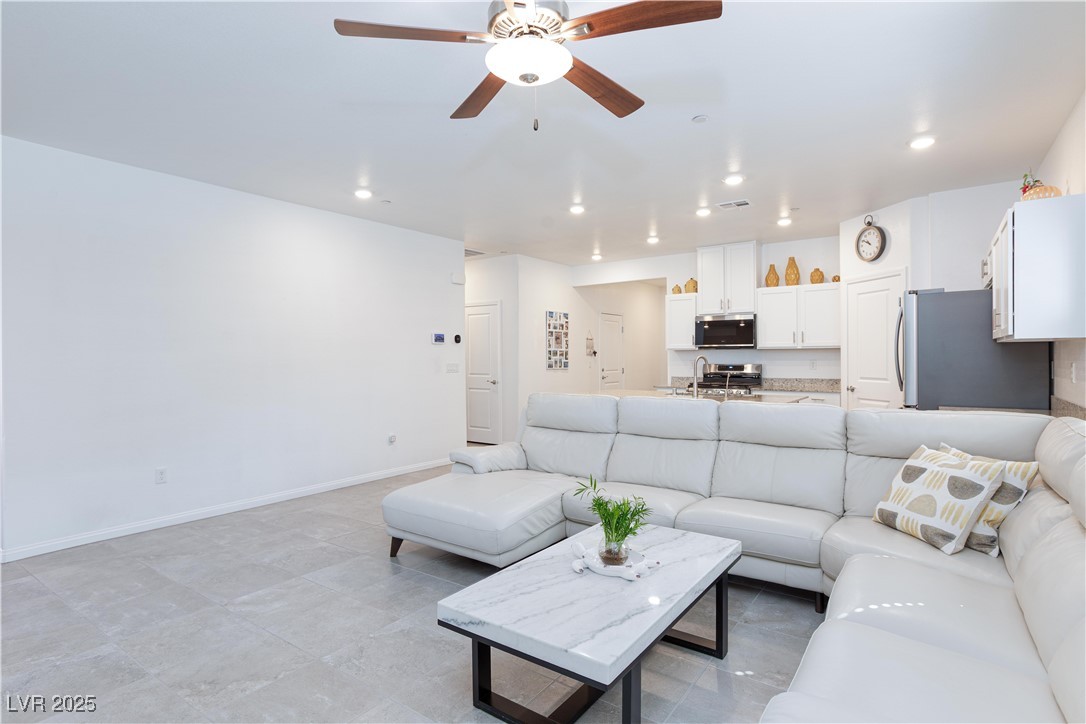 Henderson, Nevada 89044, United States, 3 Bedrooms Bedrooms, ,2 BathroomsBathrooms,Residential,Active,214700