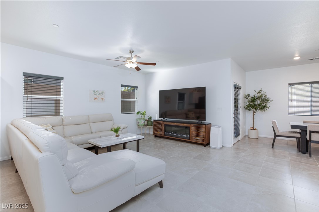 Henderson, Nevada 89044, United States, 3 Bedrooms Bedrooms, ,2 BathroomsBathrooms,Residential,Active,214700