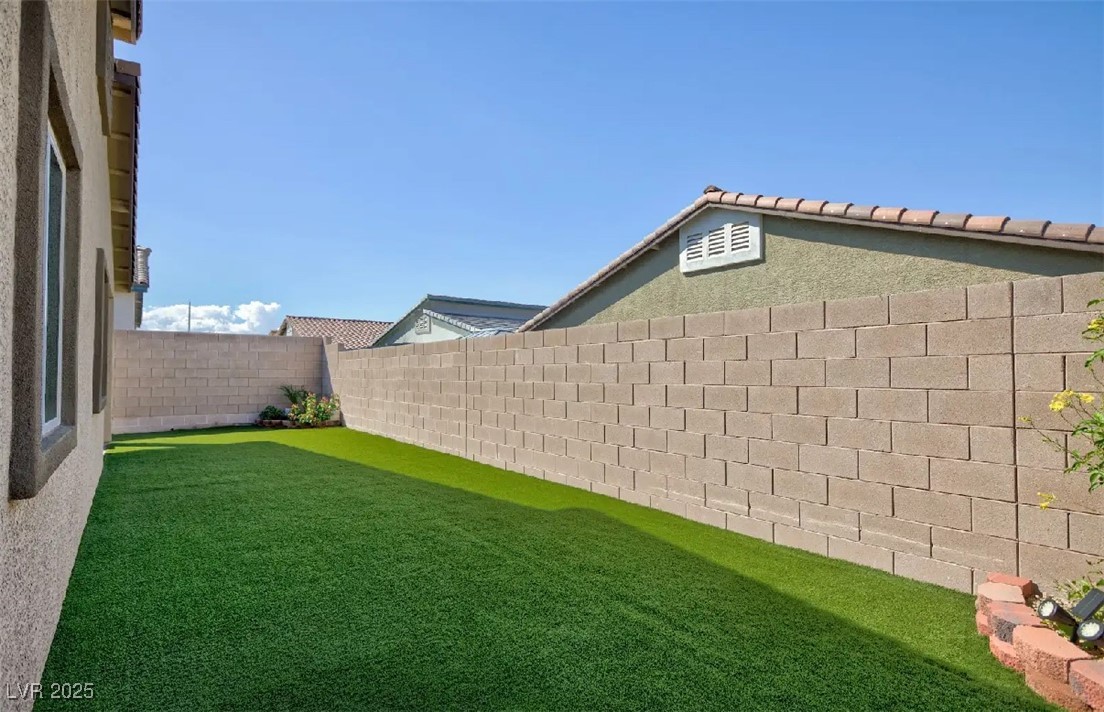 Henderson, Nevada 89044, United States, 3 Bedrooms Bedrooms, ,2 BathroomsBathrooms,Residential,Active,214700