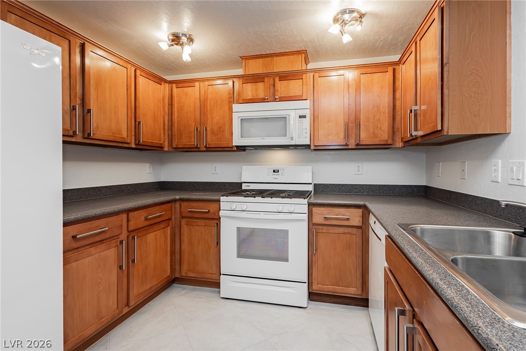 6868 Sky Pointe Drive 1084