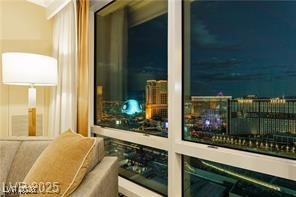 2000 N Fashion Show Drive 4703