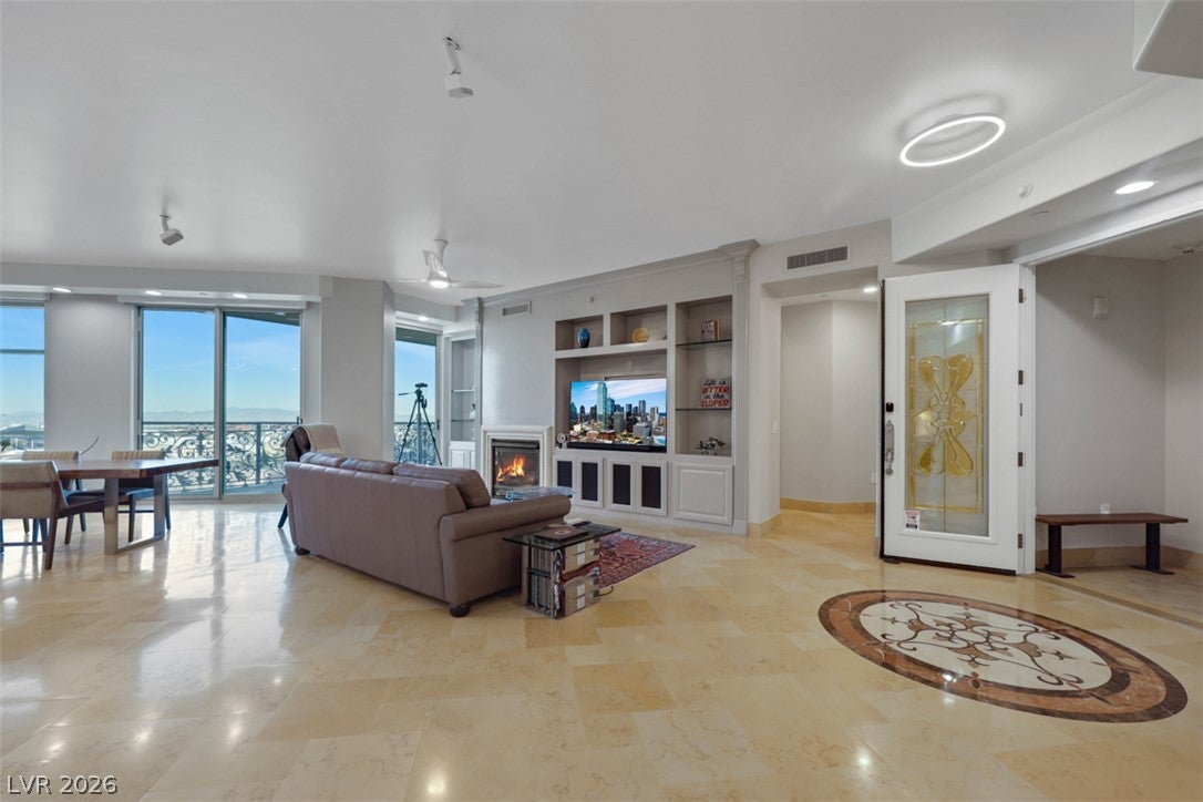 9103 Alta Drive 404