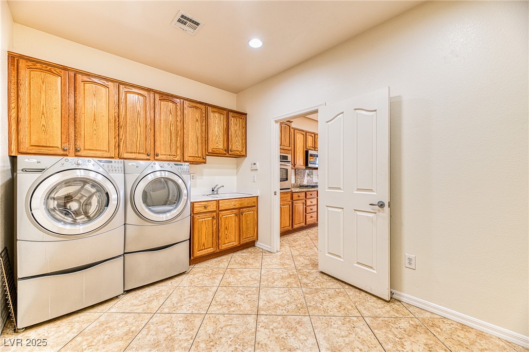 Henderson, Nevada 89052, United States, 2 Bedrooms Bedrooms, ,2 BathroomsBathrooms,Residential,Active,130053