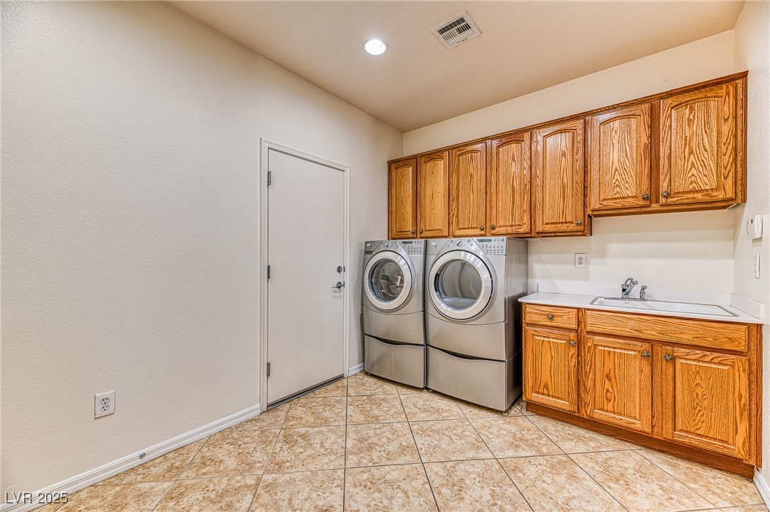 Henderson, Nevada 89052, United States, 2 Bedrooms Bedrooms, ,2 BathroomsBathrooms,Residential,Active,130053