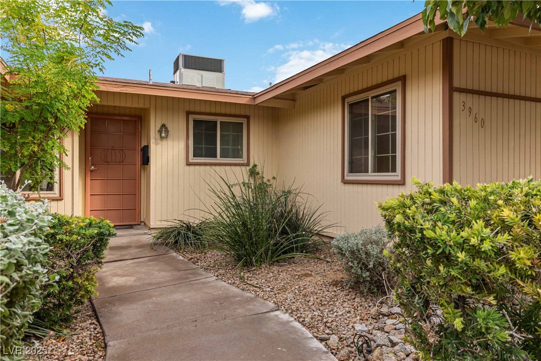 Properties 4 3960 Monthill Avenue