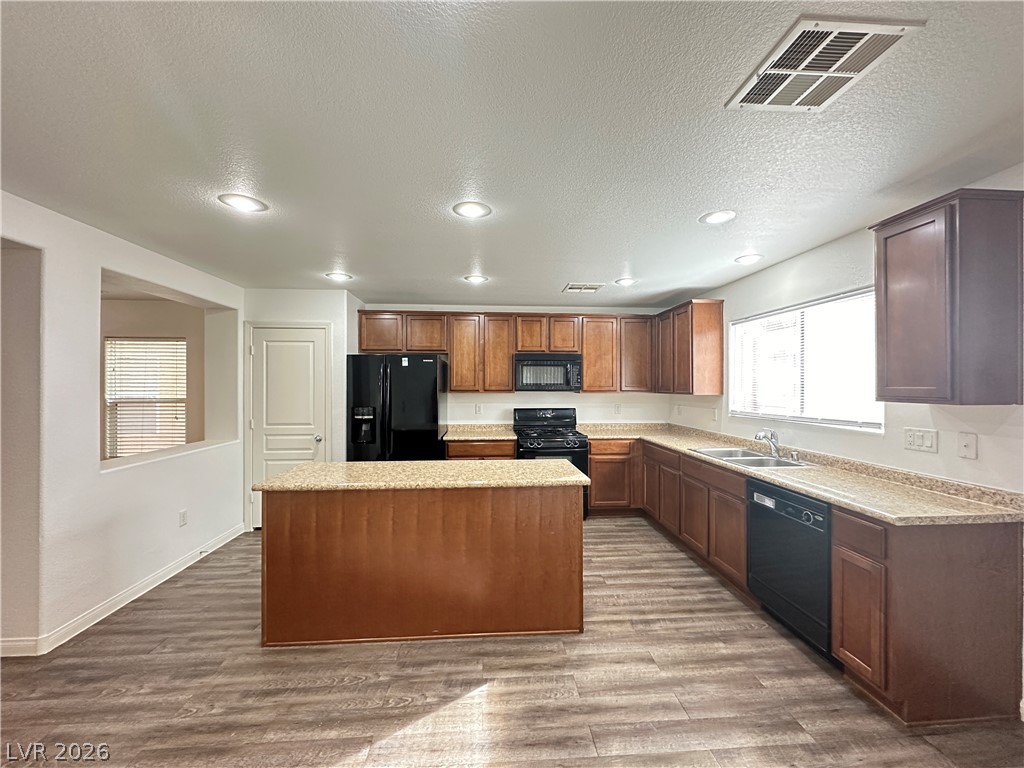 4859 Golden Shimmer Avenue