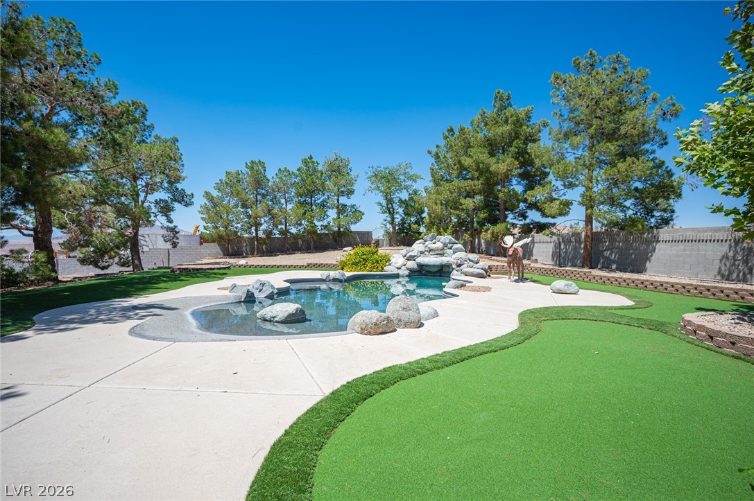 1106 E Athens Avenue