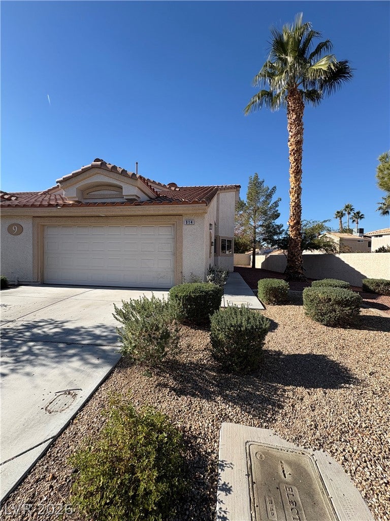 855 N Stephanie Street 914