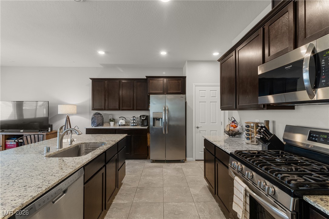 7215 Dazzle Point Street