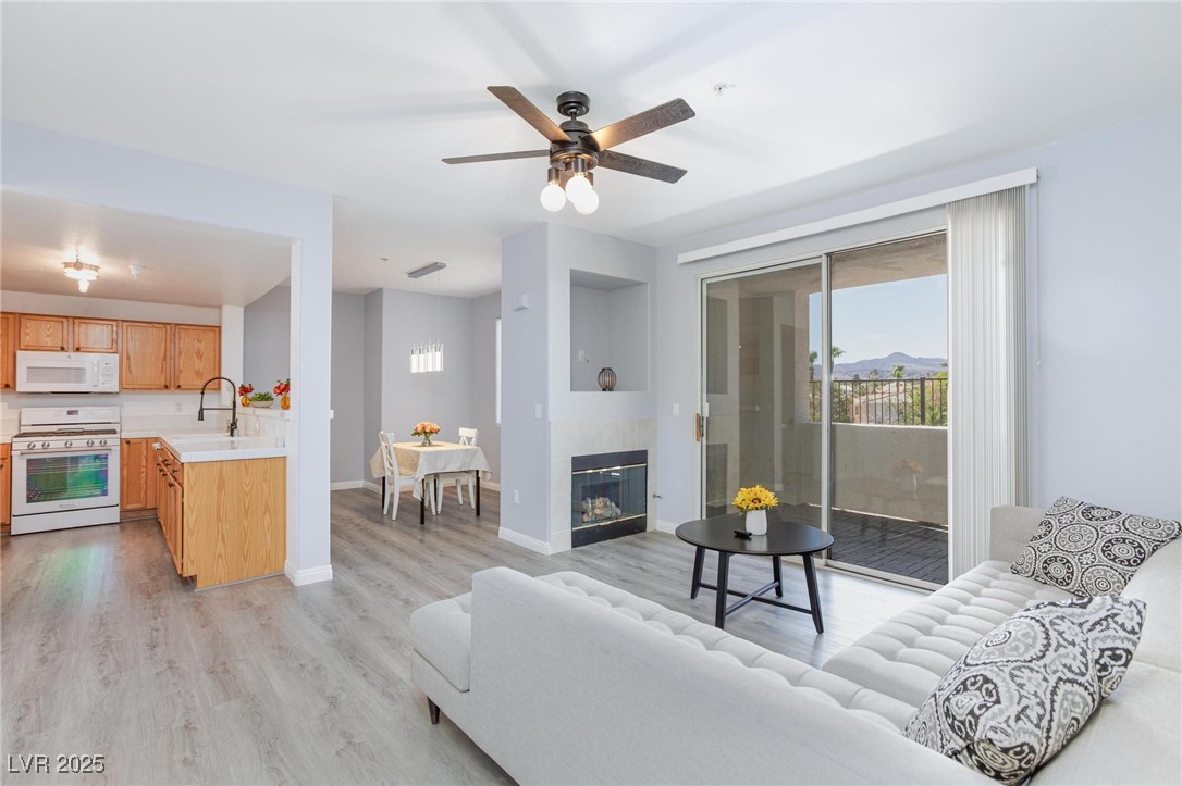 2325 Windmill Parkway 812