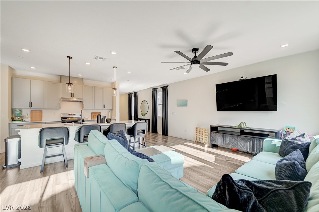 10207 Canyon Mantle Street