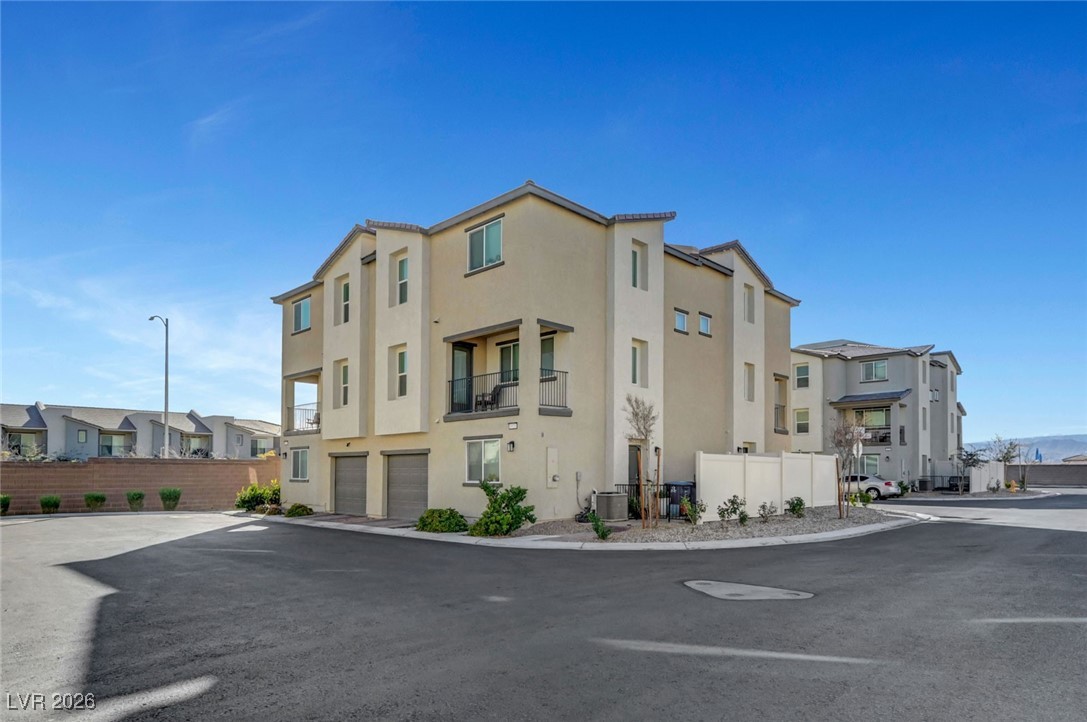 6925 Skyline Blue Street