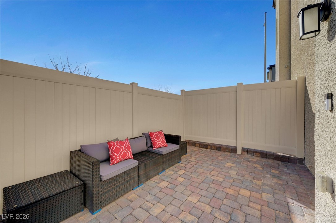 6925 Skyline Blue Street