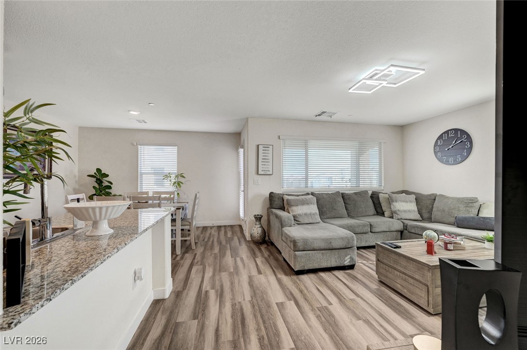 6925 Skyline Blue Street