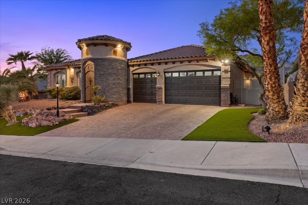 977 Rhyolite Terrace