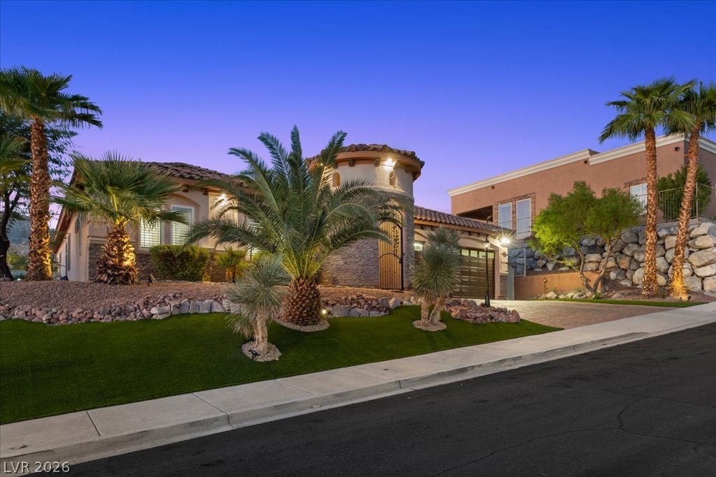 977 Rhyolite Terrace