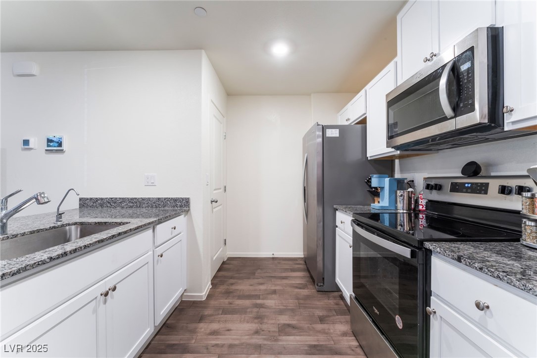 1145 Meadow Sparrow Place, Henderson, Nevada image 7