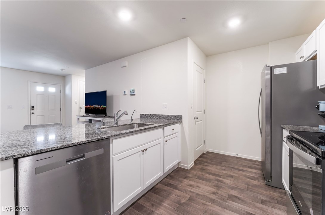 1145 Meadow Sparrow Place, Henderson, Nevada image 8