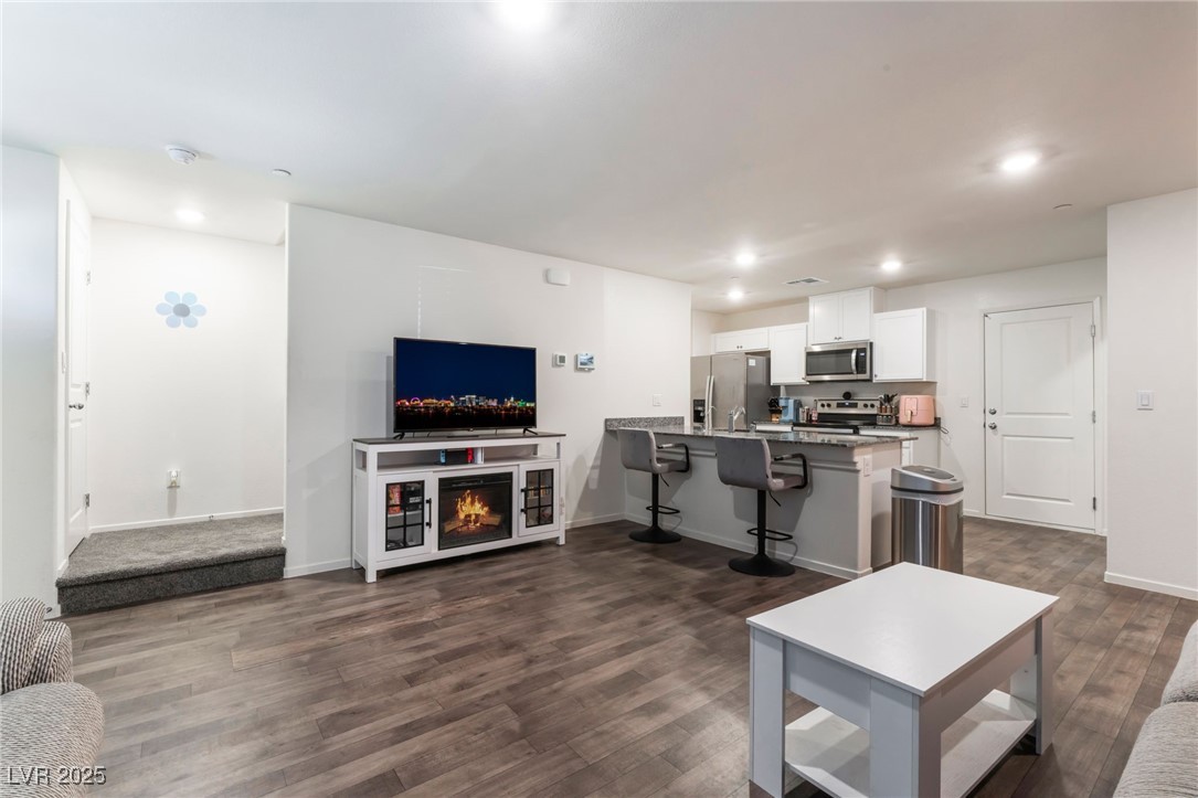 1145 Meadow Sparrow Place, Henderson, Nevada image 3