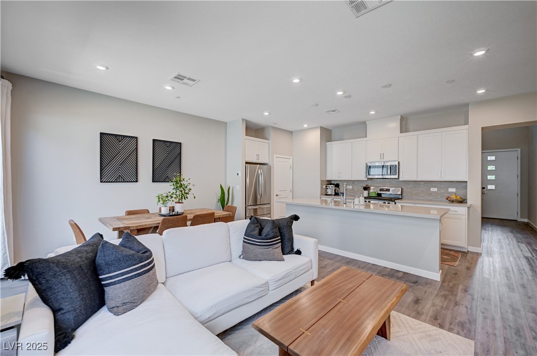 3358 Via Strada Street