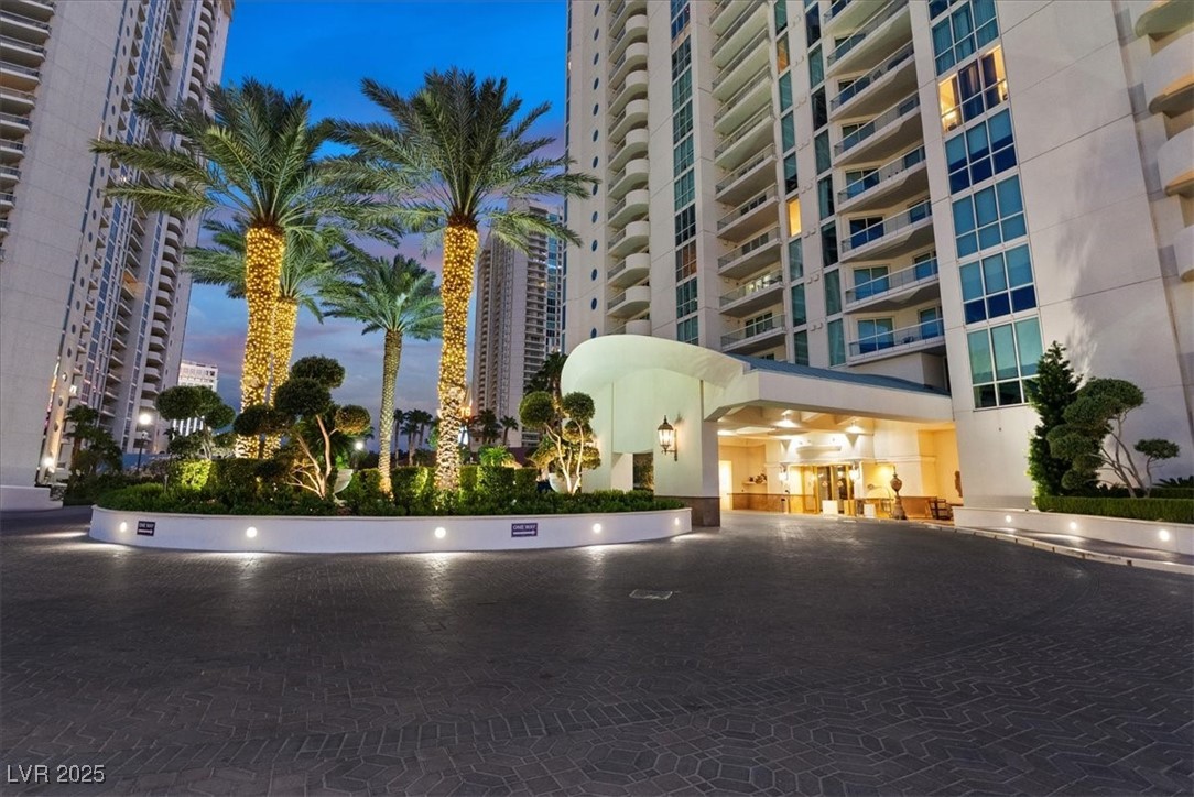 Las Vegas, Nevada 89109, United States, 3 Bedrooms Bedrooms, ,3 BathroomsBathrooms,Residential,Active,198688