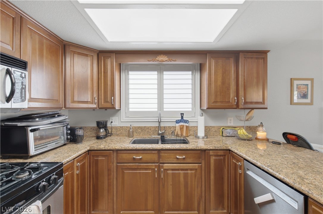 8325 Classic Villa Court