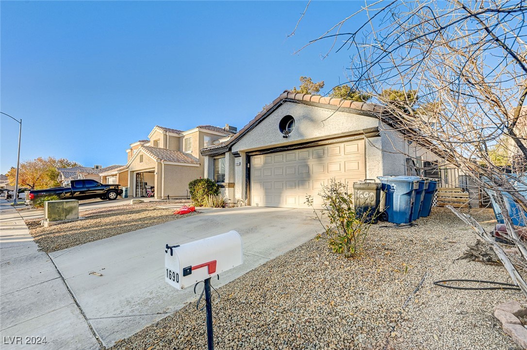 1690 Autumn Rust Drive, Las Vegas, Nevada image 2