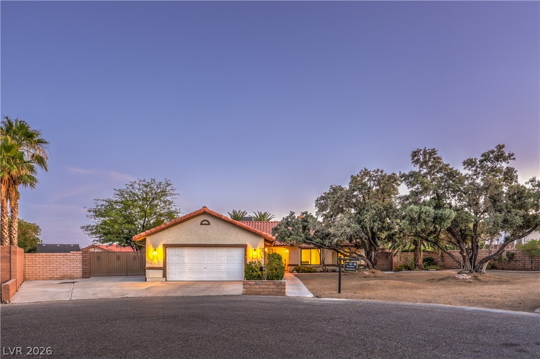 5325 N El Capitan Way
