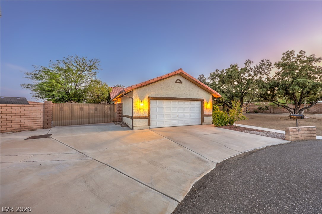 5325 N El Capitan Way