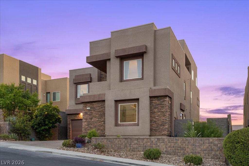 261 Crimson Edge Street