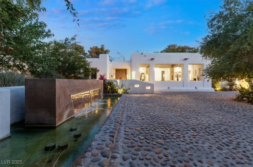 Photo of 7330 N RAINBOW Boulevard, Las Vegas, NV 89131 (MLS # 2696896)