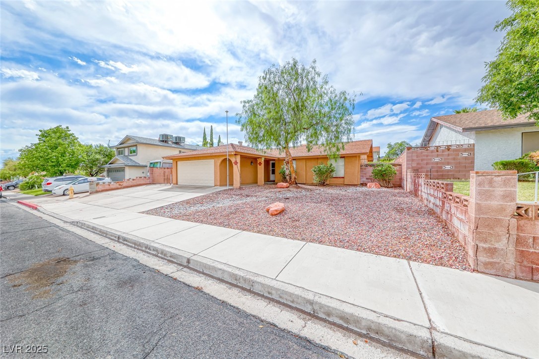 632 Arrayo Way