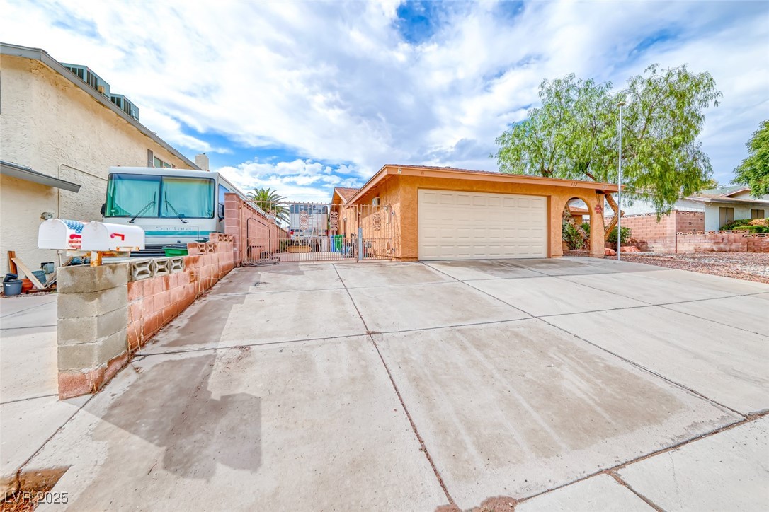 632 Arrayo Way