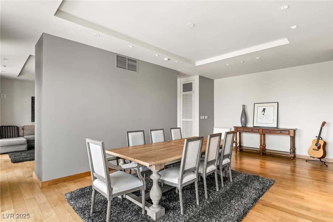 Las Vegas, Nevada 89158, United States, 2 Bedrooms Bedrooms, ,3 BathroomsBathrooms,Residential,Active,99130