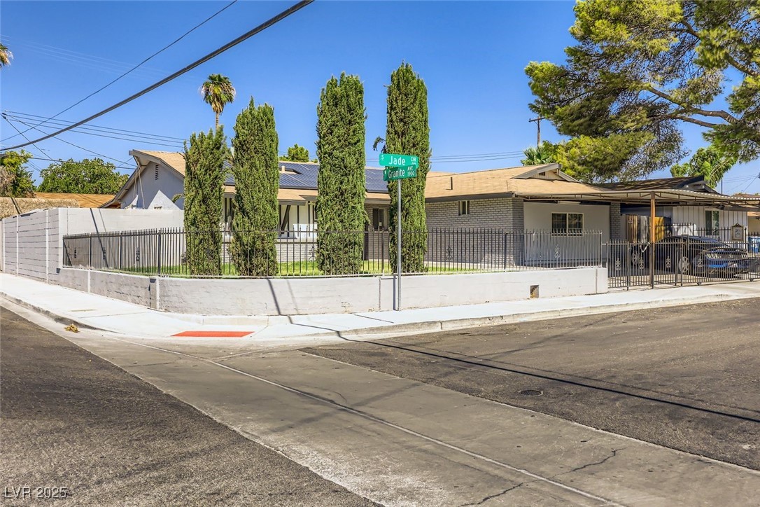 Properties 3 35 Jade Circle