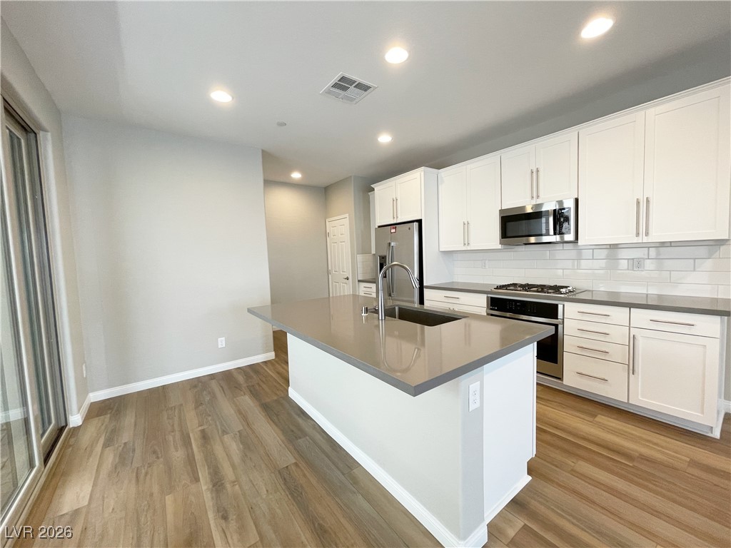 11695 Hamilton Lake Avenue