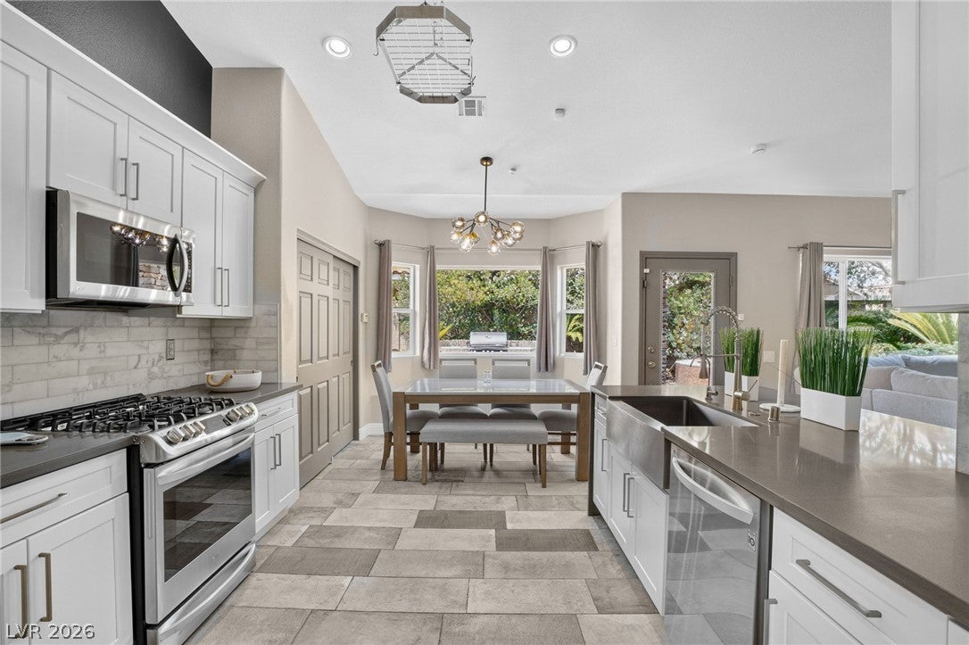 11212 Dell Cliffs Court