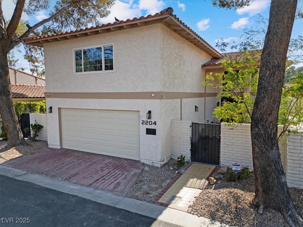 Properties 2 2204 Plaza De La Candela