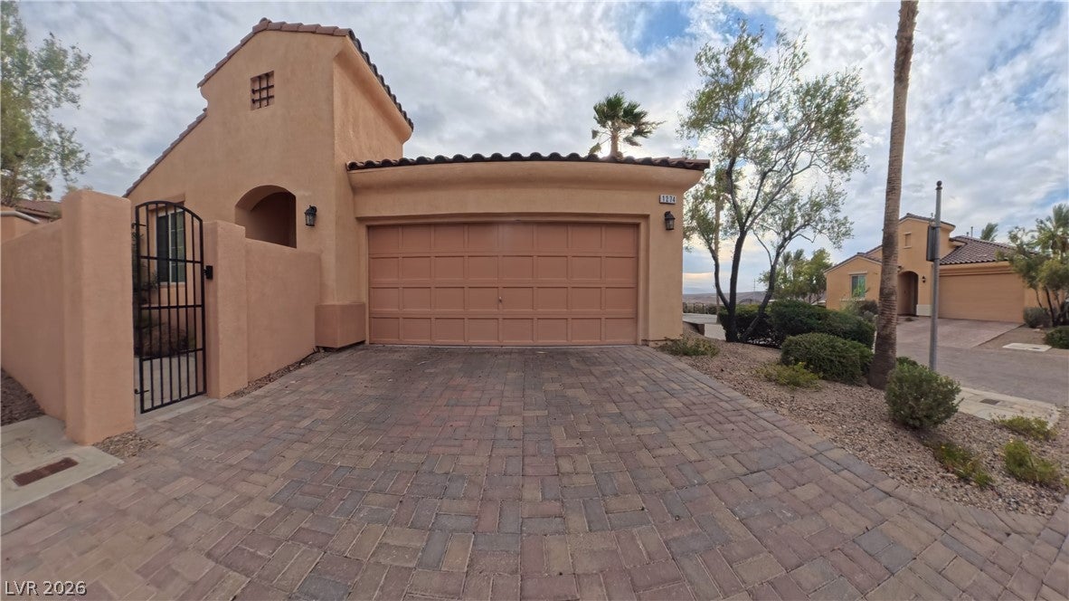 1274 Calcione Drive